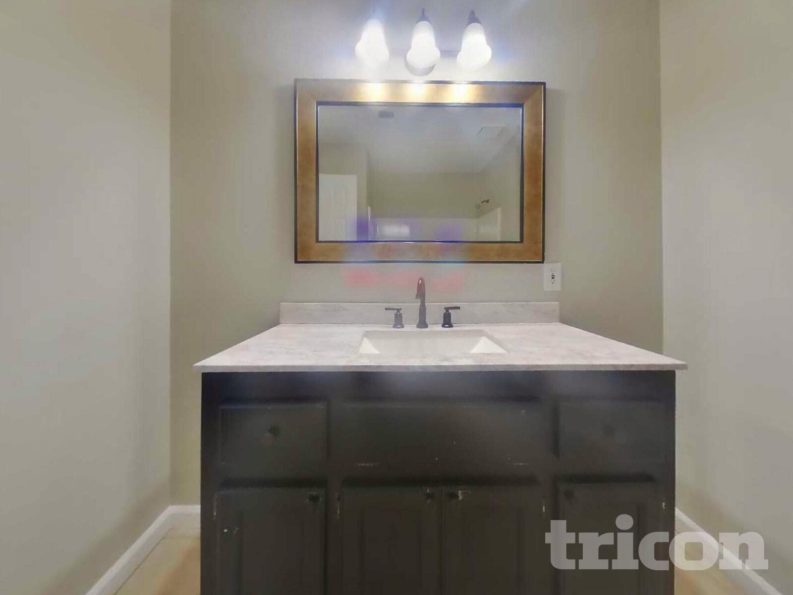 Building Photo - 620 Bluff Dr