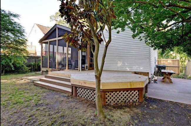 Building Photo - 40 Manteo Ave