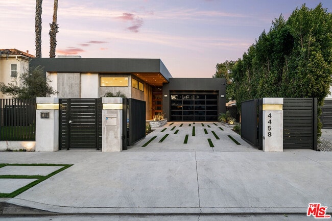 Building Photo - 4458 Mammoth Ave