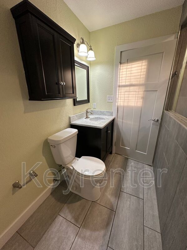 Building Photo - 303 Highstone Ln