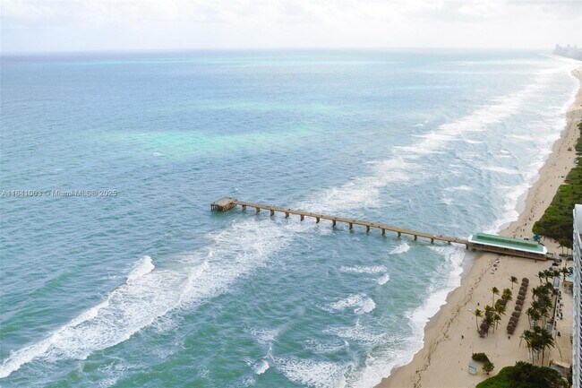 Building Photo - 16901 Collins Ave