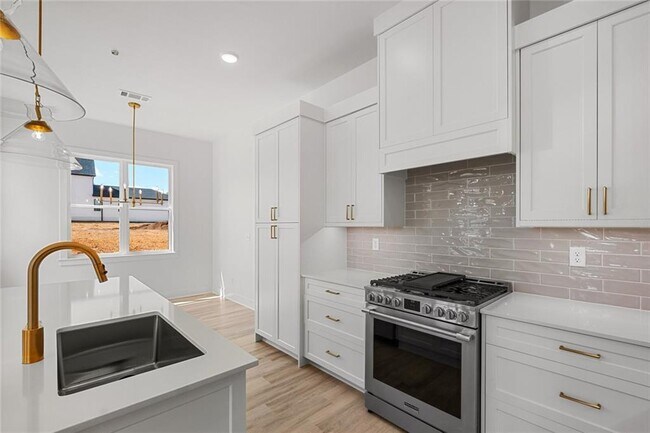 Building Photo - 2308 S 31st Pl