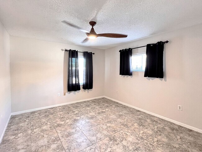 Building Photo - Two-Bedroom Home with Flex Room off Lake D...