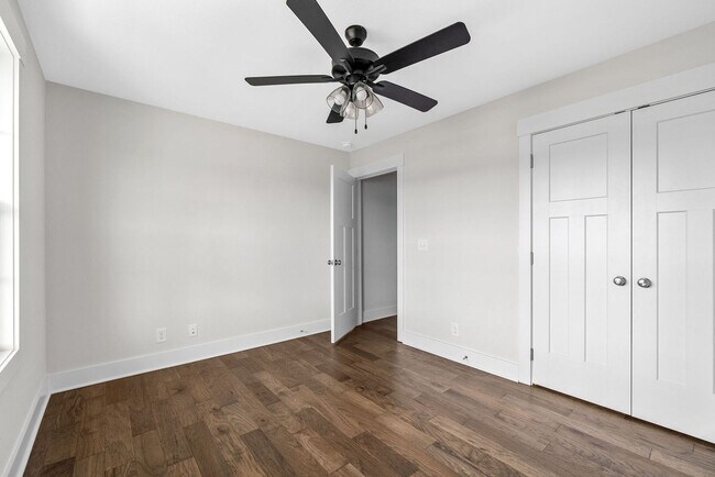 Building Photo - Modern Ranch Rental Near Rossview!