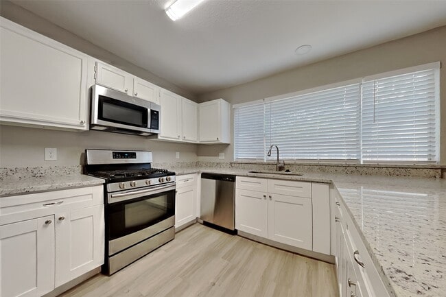 Building Photo - 9310 Wandsworth Dr