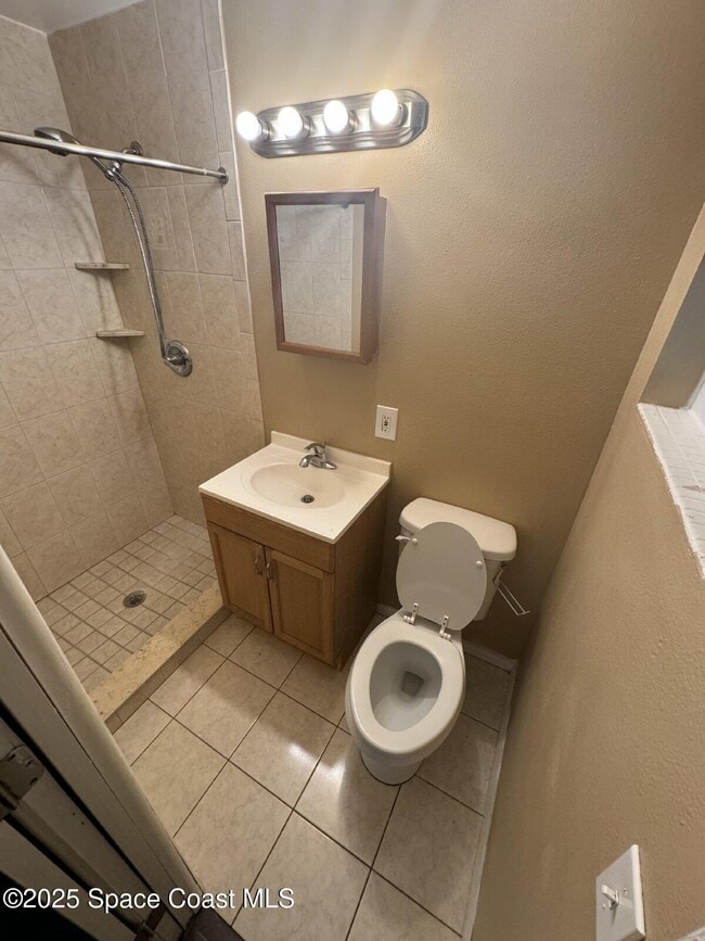 Building Photo - 10 Scott Ln