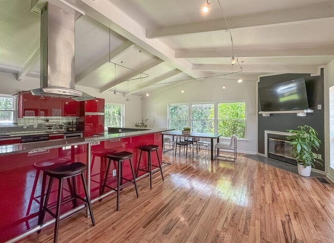 Building Photo - 1044 Seminole Dr