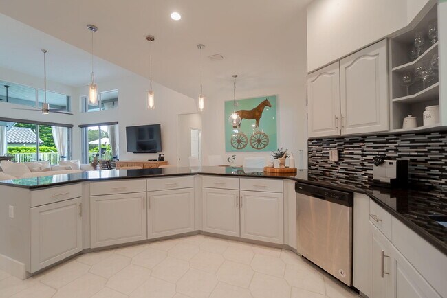 Building Photo - 1907 S Club Dr