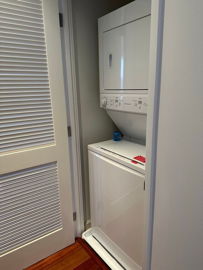 Building Photo - Epic REA: Fabulous 2 BR/2 BA South Beach C...