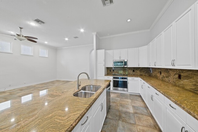 Building Photo - 12520 NW 79th Manor