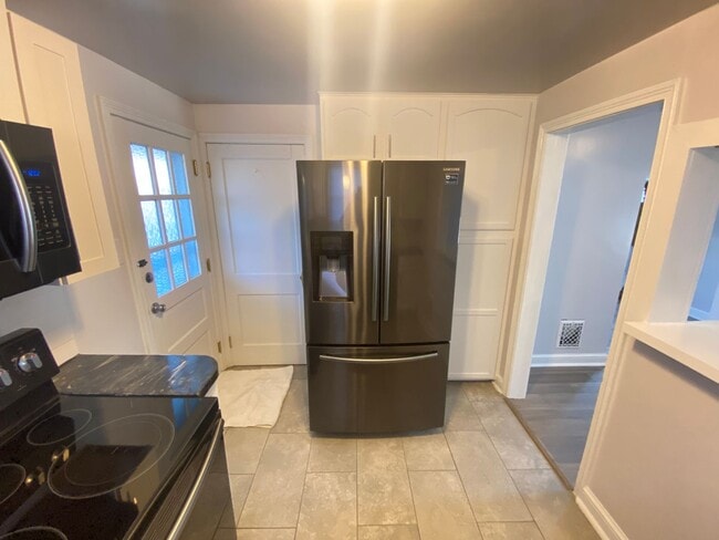 Building Photo - Charming 2 Bedroom, 1 Bath Home in West York Schools!!