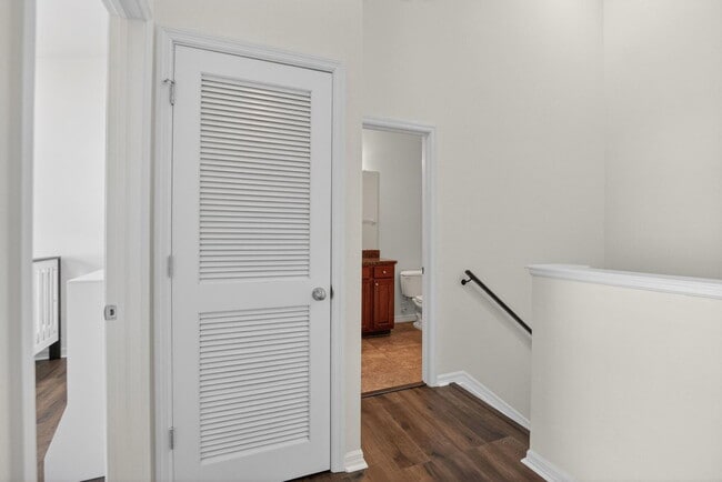 Building Photo - 714 Ashentree Dr