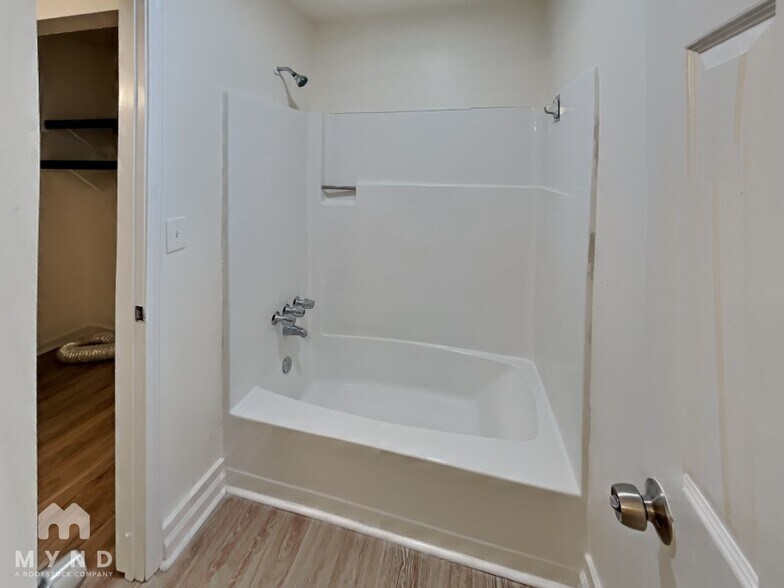 Building Photo - 456 Hardy Way