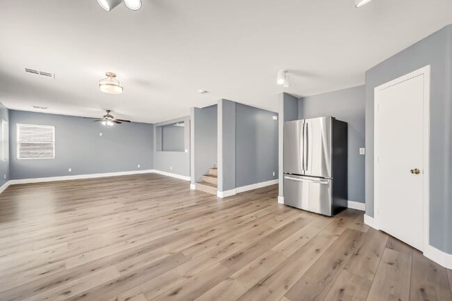 Building Photo - 2422 E Olivine Rd