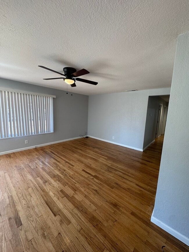 Building Photo - SPACIOUS 4 BED 2 BATH HOUSE WITH LARGE FENCED BACKYARD IN SHASTA LAKE
