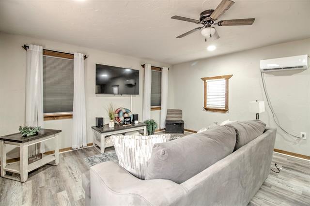 Building Photo - 179 Oak St