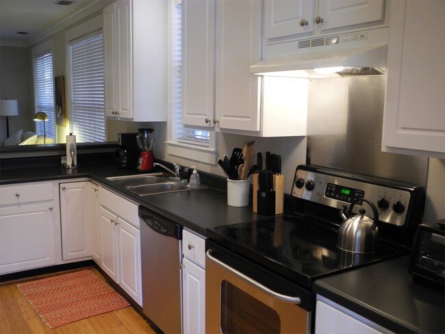 Building Photo - 2805 3rd St