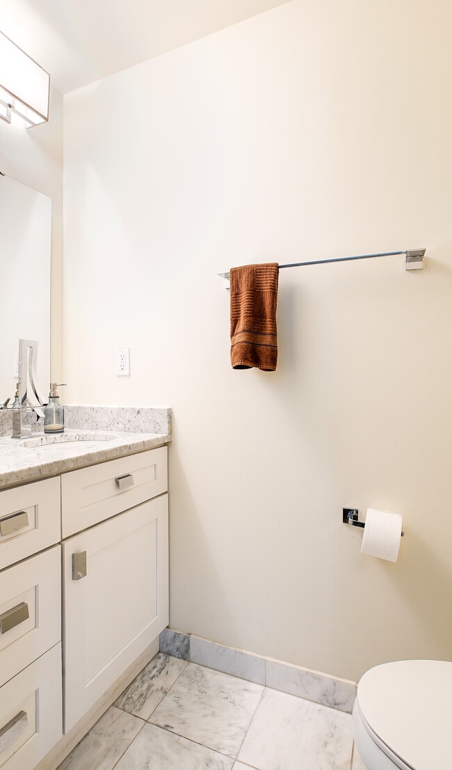 Building Photo - 317 Montrose St