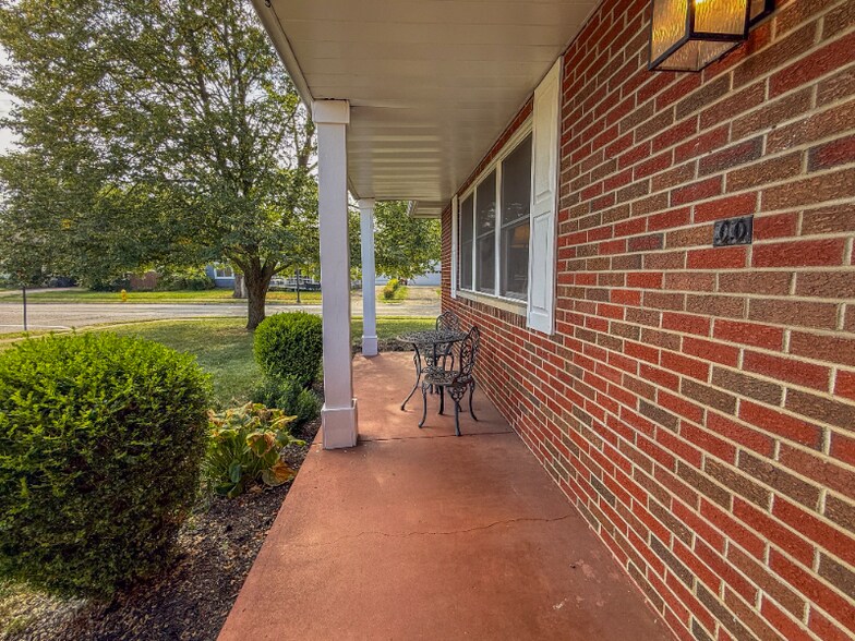 Building Photo - 3084 Sawyer Dr