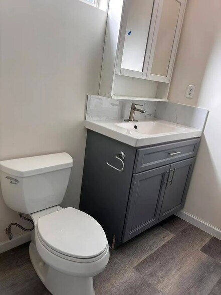 Building Photo - 848 E Northridge Ave