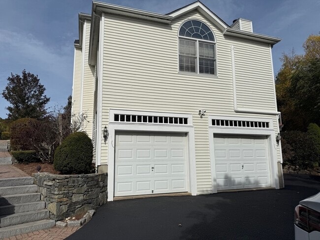 Building Photo - 4 Chartwell Cir