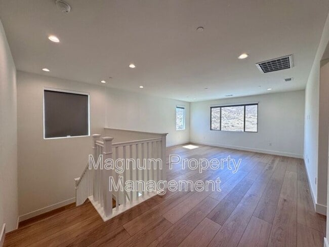 Building Photo - 25061 River Peak Dr