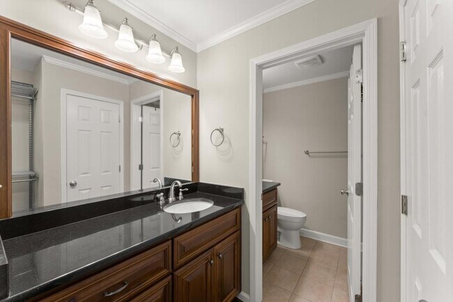 Building Photo - 25312 Plantation Dr NE