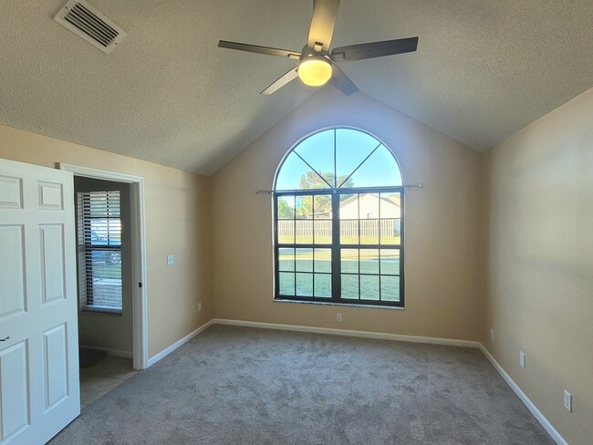 Building Photo - 9709 Peddlers Way