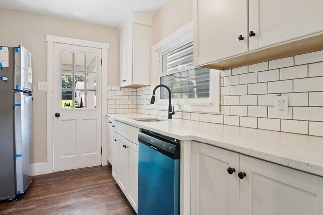 Building Photo - Coming Soon - Charming 3 Bedroom, 1 Bath S...