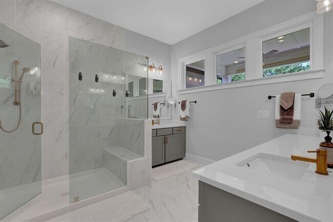 Building Photo - 144 Village Green Ave