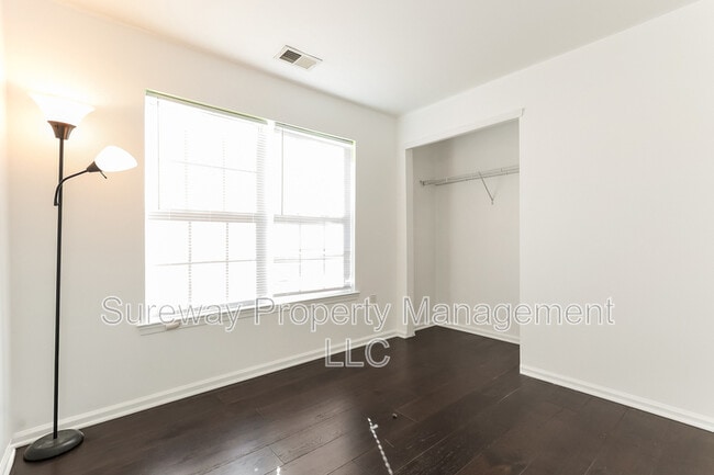 Building Photo - 8 Highbridge Ln