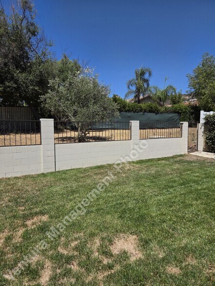 Building Photo - 5665 Meadow Vista Way