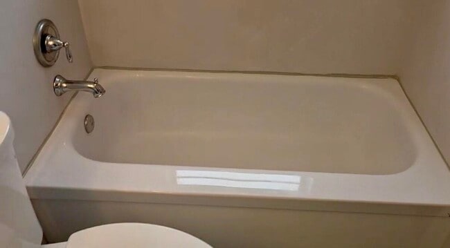 Building Photo - 226 Windsor J