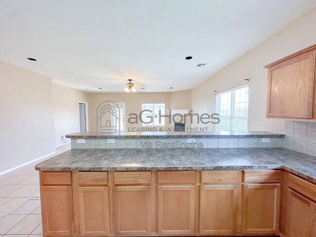 Building Photo - 5925 SE 69th St