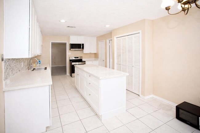 Building Photo - 6318 Crakston St