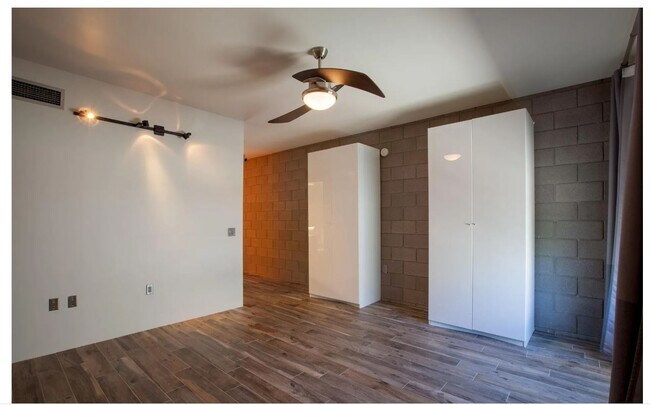 Building Photo - 727 E Portland St