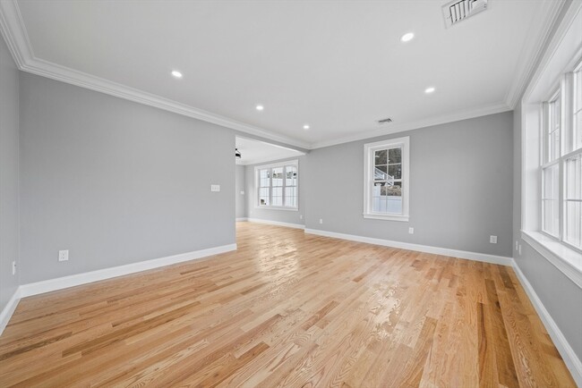 Building Photo - 473 Newport Ave