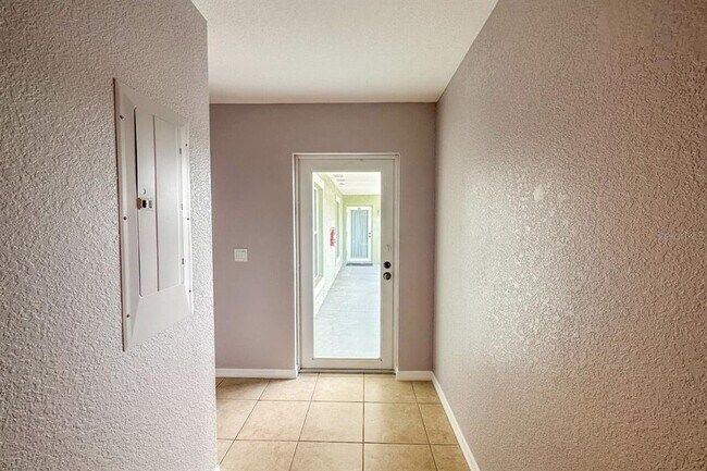 Building Photo - 8100 Memory Ln