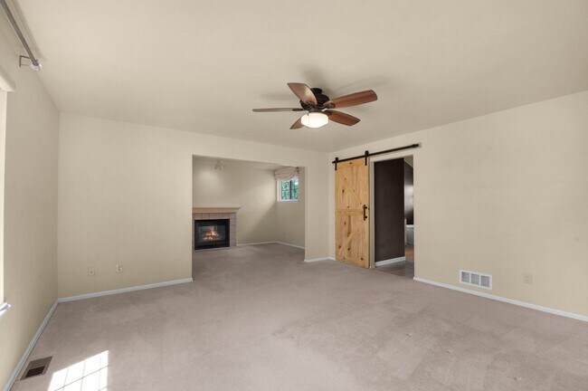 Building Photo - 2420 Regal View Ct