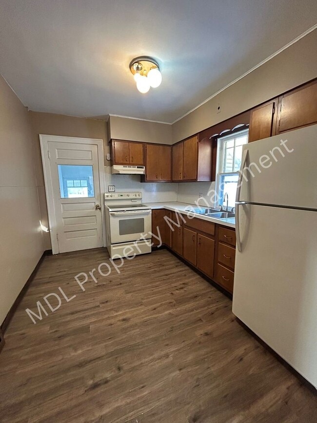 Building Photo - Charming 3 bedroom home available now!