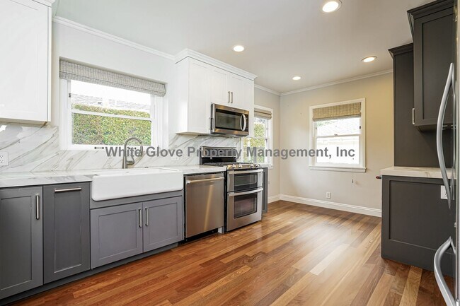 Building Photo - The Stute House - Charming 1940s Historic Home on Quiet Cul-de-Sac with Spa and Tiny House