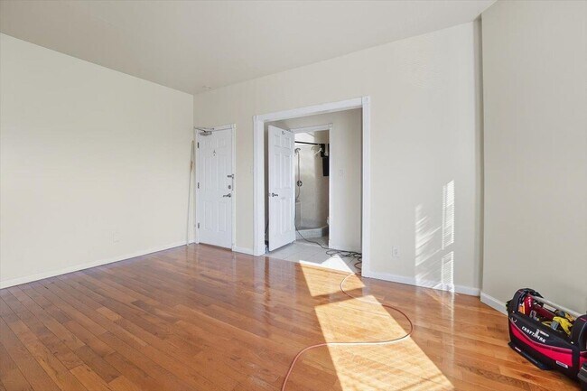 Building Photo - 73 Winfield Ave