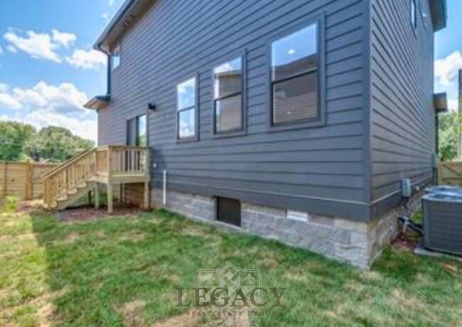 Building Photo - 1710 Nassau St