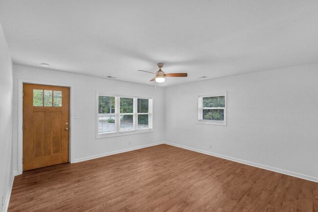 Building Photo - Renovated House on Corner Lot!