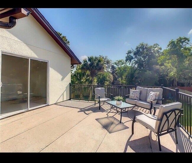 Building Photo - 401 Woodview Dr