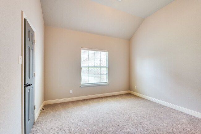 Building Photo - 2812 Pino
