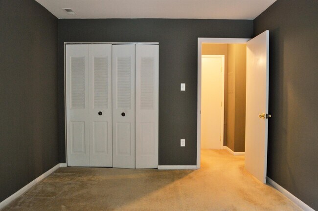 Building Photo - 605 Hudson Ave