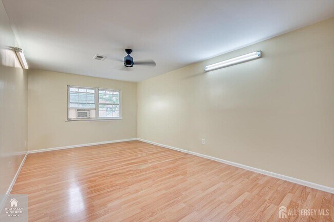 Building Photo - 434 College Dr