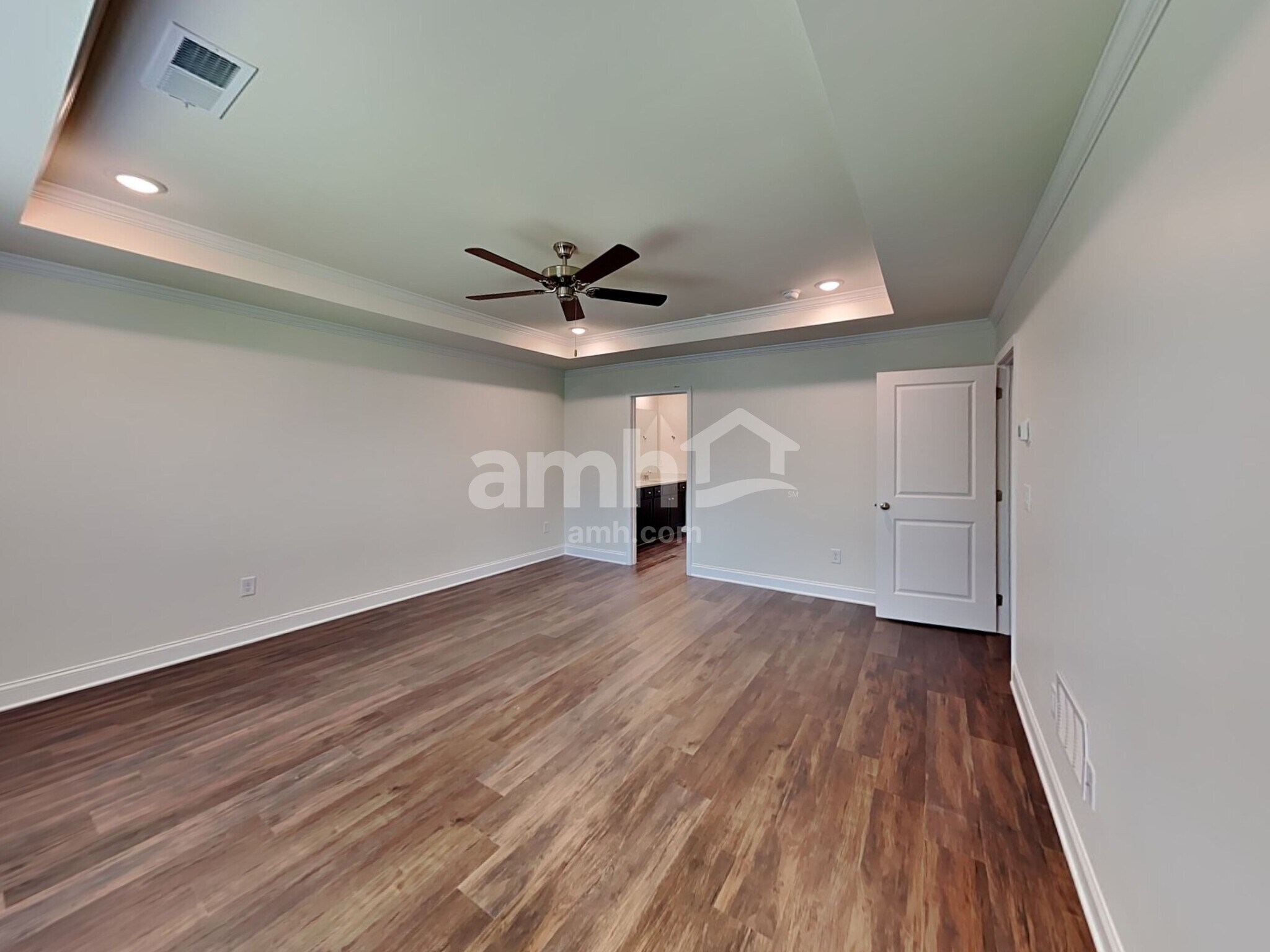 Building Photo - 251 Willow Ln