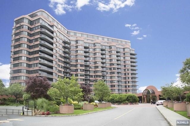 Building Photo - 100 Carlyle Dr